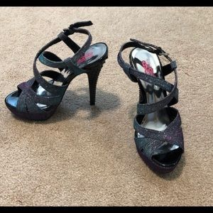 Nine & CO iridescent heels